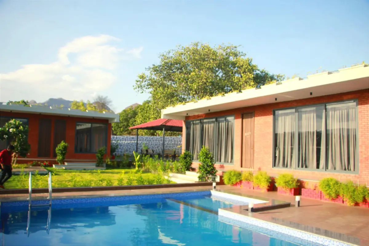 The Glass Farmhouse